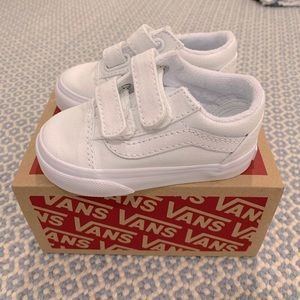Vans Kids OldSkoolV White Velcro Shoes - size 4.5